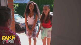 Лажни Hostel Жешка Тројка со Совршен Цицки Stacey Круз и Romy Indy