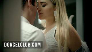 Страстен секс со згодна жена Mia Malkova