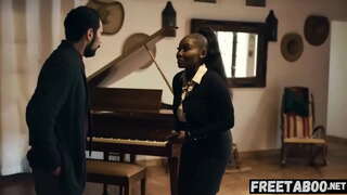 Scared കോഴി റിയൽ എസ്റ്റേറ്റ് ഏജന്റ് Fucks ക്ലയന്റ് ദേശം. ഒരു കരാർ