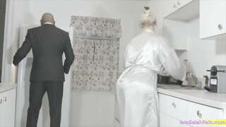 Selah వర్షాలు పడుతుంది. ఈ ప్రోటీన్ నిండిపోయింది BBC వంటి ఏమీ