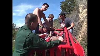 Извращенная black шлюшка Келли Старр бо нињоии сиськами наслаждается, вақте ки чор похотливых бача тыкают вай дар ҳамаи он чертовы дырки