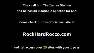 Ribanc stepteen akar lenni, mint a nevelőanyám,elkezdenek csókolgatja, nyalogatja egymás punci.Hirtelen mostohaapja érkezik,ahelyett, hogy dühös megengedi nekik, hogy szar torkát a nagy faszt.Cserébe ő baszik stepteens punci, valamint wifes szűk szaftos seggét.