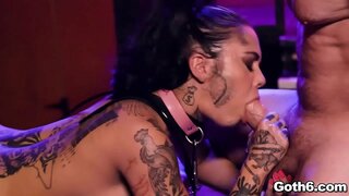 ���ិចស៊ី goth ស្លុត Genevieve ស៊ីទទួលបានរន្ធគូថ