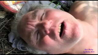 Drolja vidi kao dva starca jebu u prirodi, i povezuje se s njim